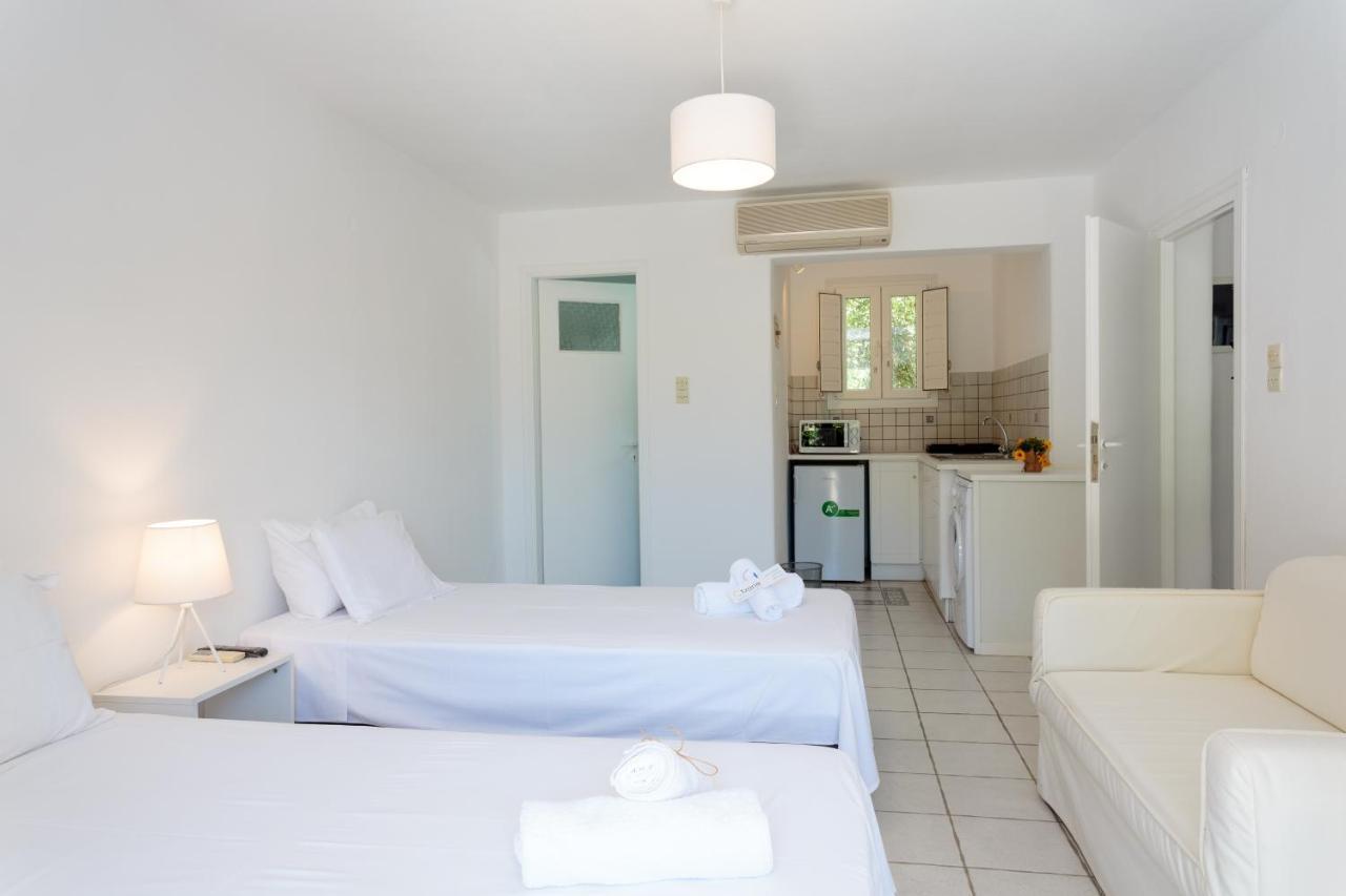 Tzane Studios & Apartments - Steps Away From Golden Beach Chrisi Akti  Esterno foto