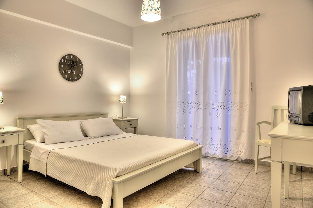 Tzane Studios & Apartments - Steps Away From Golden Beach Chrisi Akti  Esterno foto